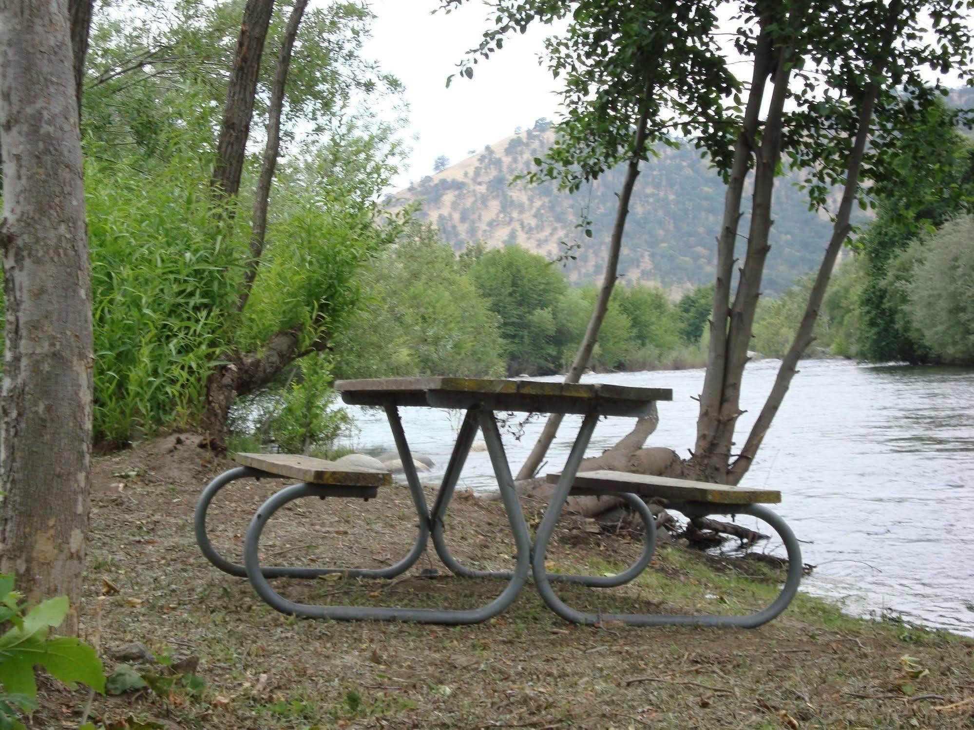 Sequoia Riverfront Cabins Three Rivers Εξωτερικό φωτογραφία